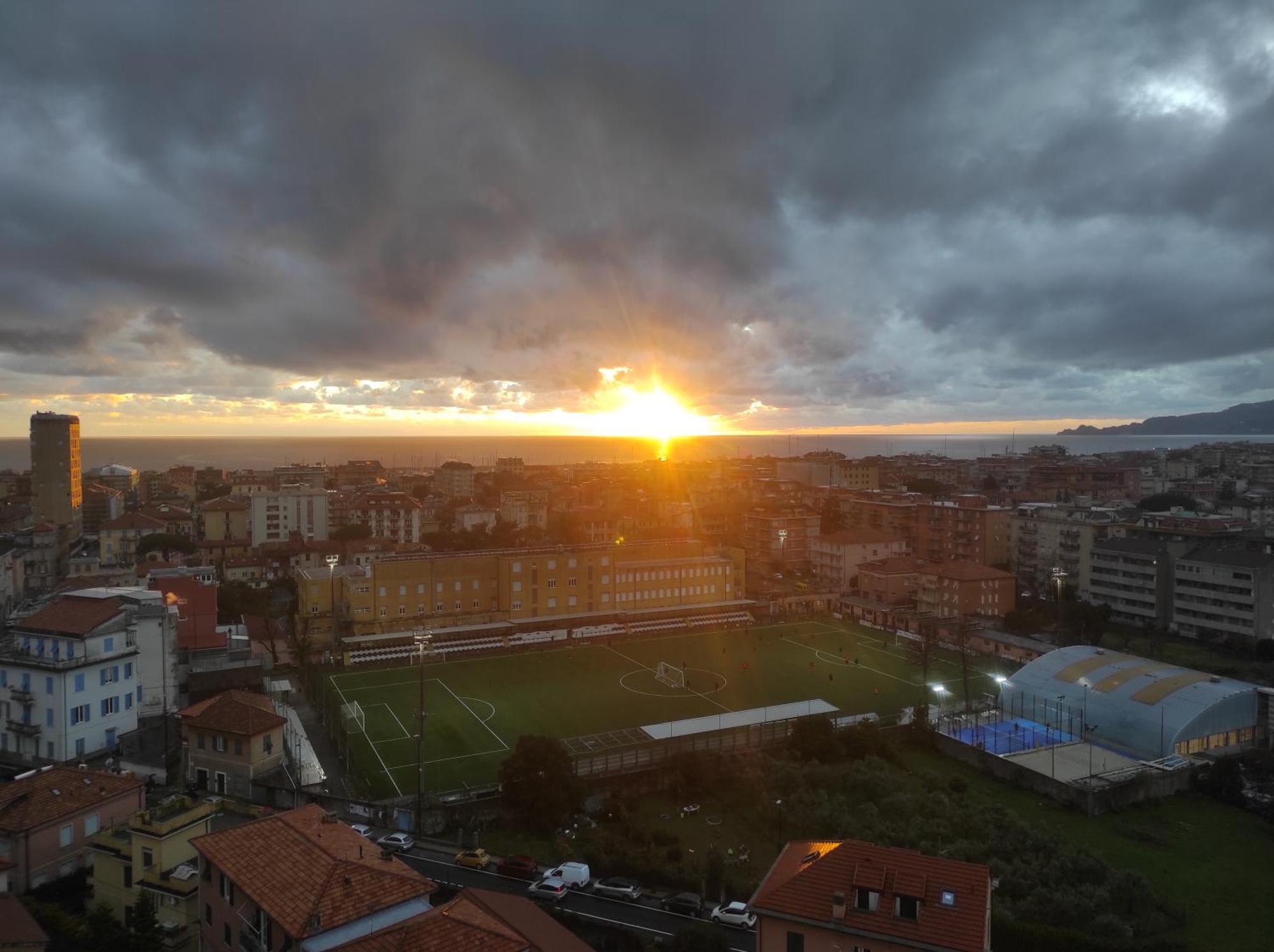 Super Vista Al Grattacielo Di Lavagna公寓 外观 照片