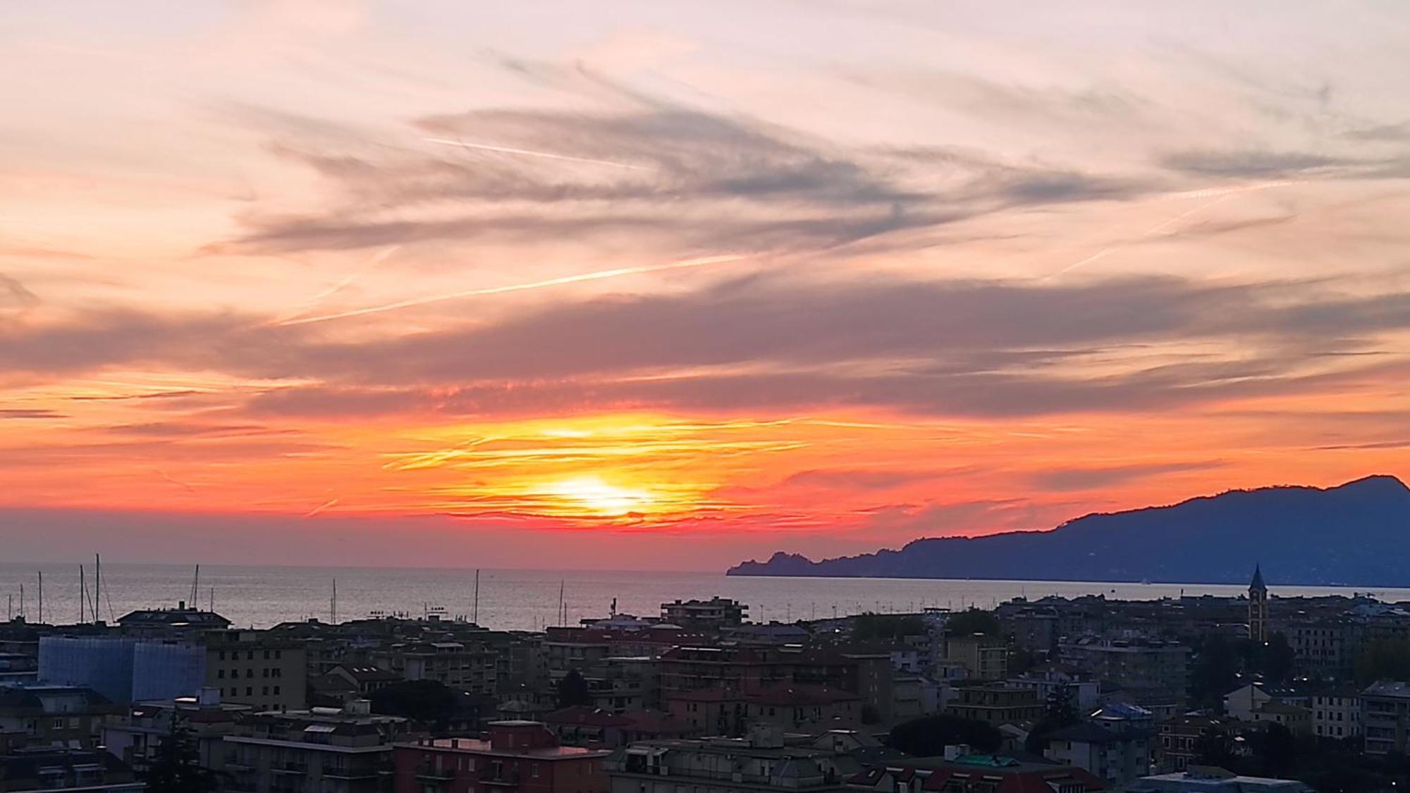 Super Vista Al Grattacielo Di Lavagna公寓 外观 照片